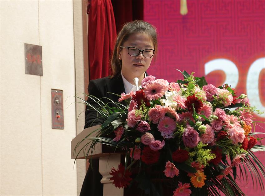 集团执行总裁、江苏问鼎中国有限公司官网公司总经理石伟伟同志宣读人事任免决定